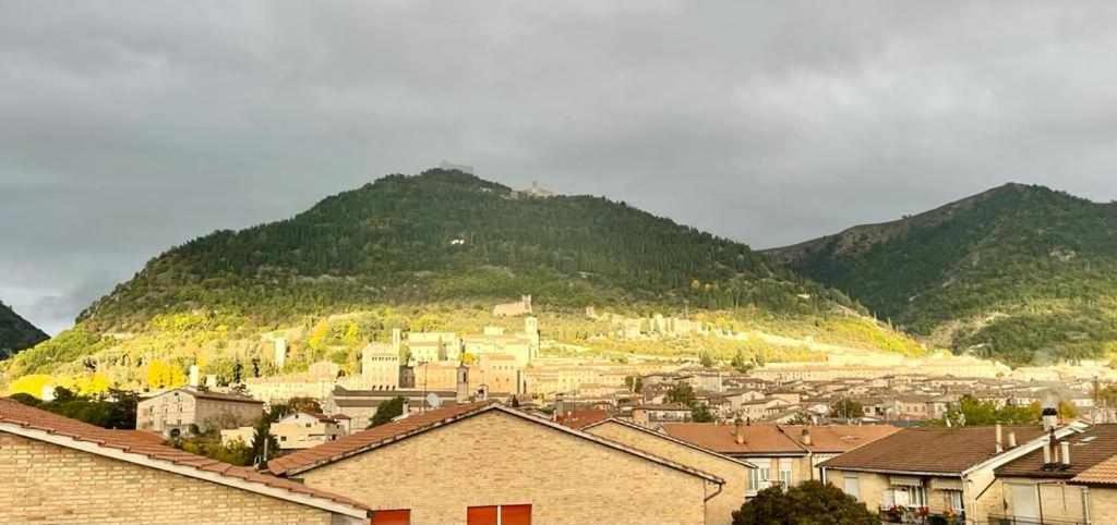 Milordo Gubbio Apartment Bagian luar foto